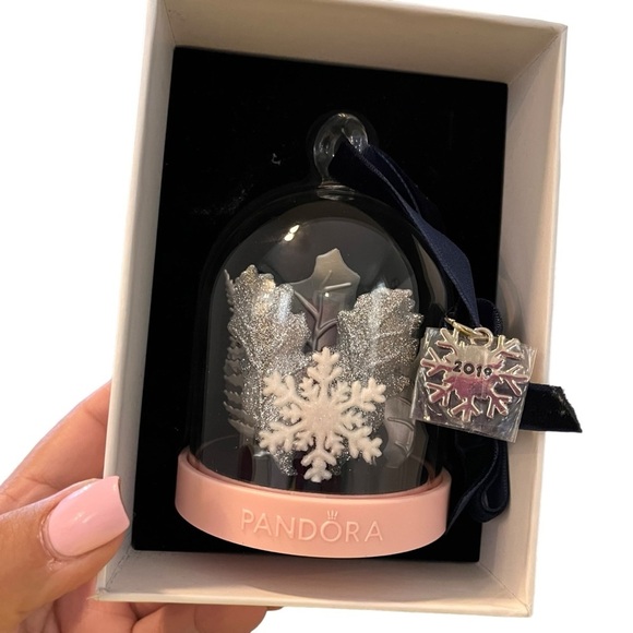 Limited Edition Pandora 2019 Winter Wonderland Glass Ornament collectible - Picture 3 of 4